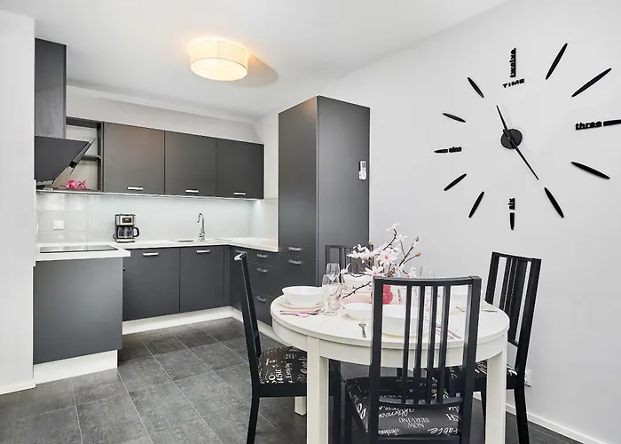 Swistackiego With Free Garage By Renters Apartamento *