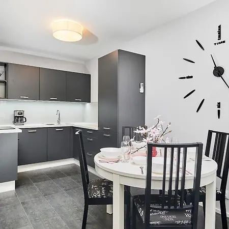 Swistackiego With Free Garage By Renters Apartamento *